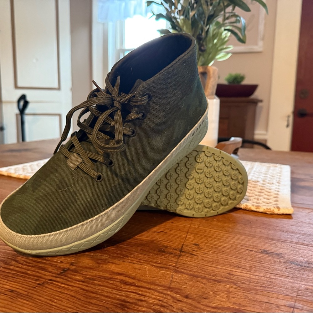 Like new NoBull Green Camo High Top Sneakers size 12